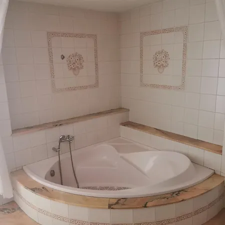 Hotel Castellverd 2*