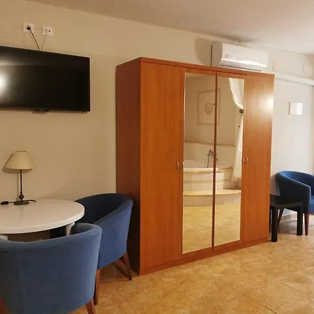 Hotel Castellverd 2*